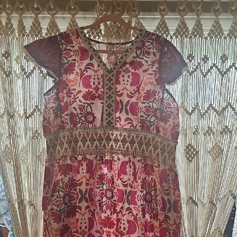 Kaktus Pink and White Floral Midi Dress